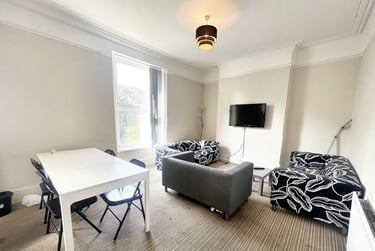 6 bed house, Arundel Crescent, Stonehouse, Plymouth, PL15DY - Image 1